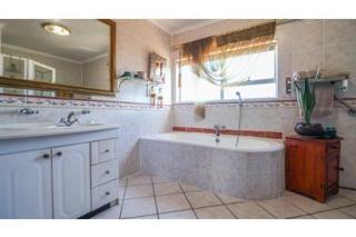 5 Bedroom Property for Sale in Stilbaai Wes Western Cape
